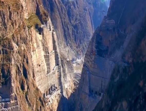 為建烏東德水電站，在峽谷底部挖90米深洞穴，用來干嘛的？