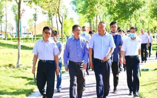 國(guó)家電投集團(tuán)黨組成員、副總經(jīng)理王樹(shù)東一行赴七師胡楊河市調(diào)研