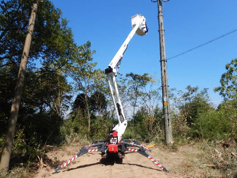 國網寧?？h供電公司引進履帶式絕緣斗臂車 助推”無感停電“體系建設