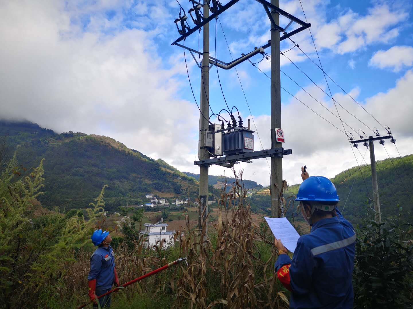 臨滄云縣供電局開展線路維護改造，全面提升供電可靠性