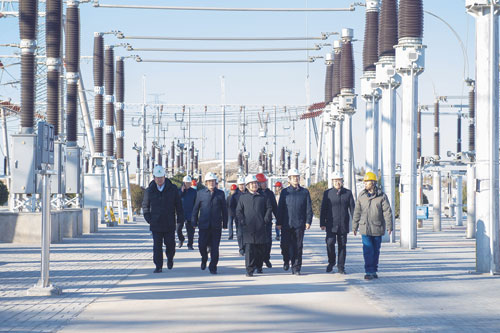 內(nèi)蒙古電力集團公司董事長、黨委書記賈振國深入阿拉善電業(yè)局調(diào)研