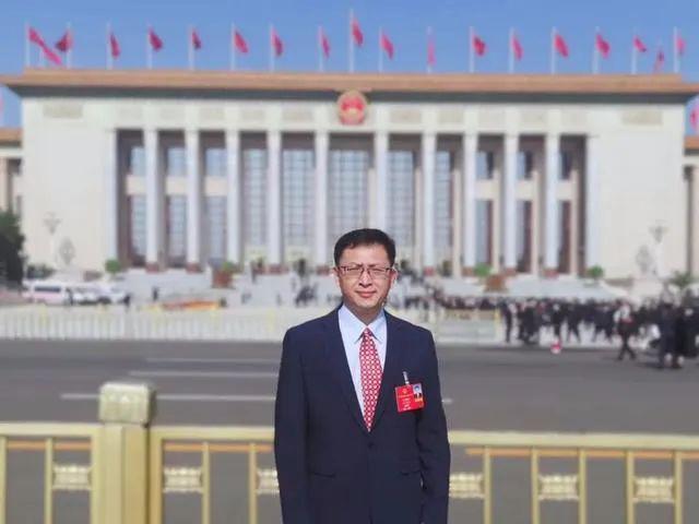 加快推動新能源行業(yè) 與人工智能融合創(chuàng)新——訪全國人大代表、樂山太陽能研究院院長姜希猛