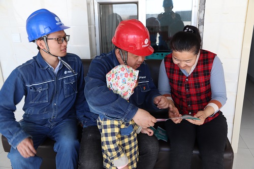 阿拉善電業(yè)局電力宣傳進(jìn)家門(mén)，客戶服務(wù)零距離