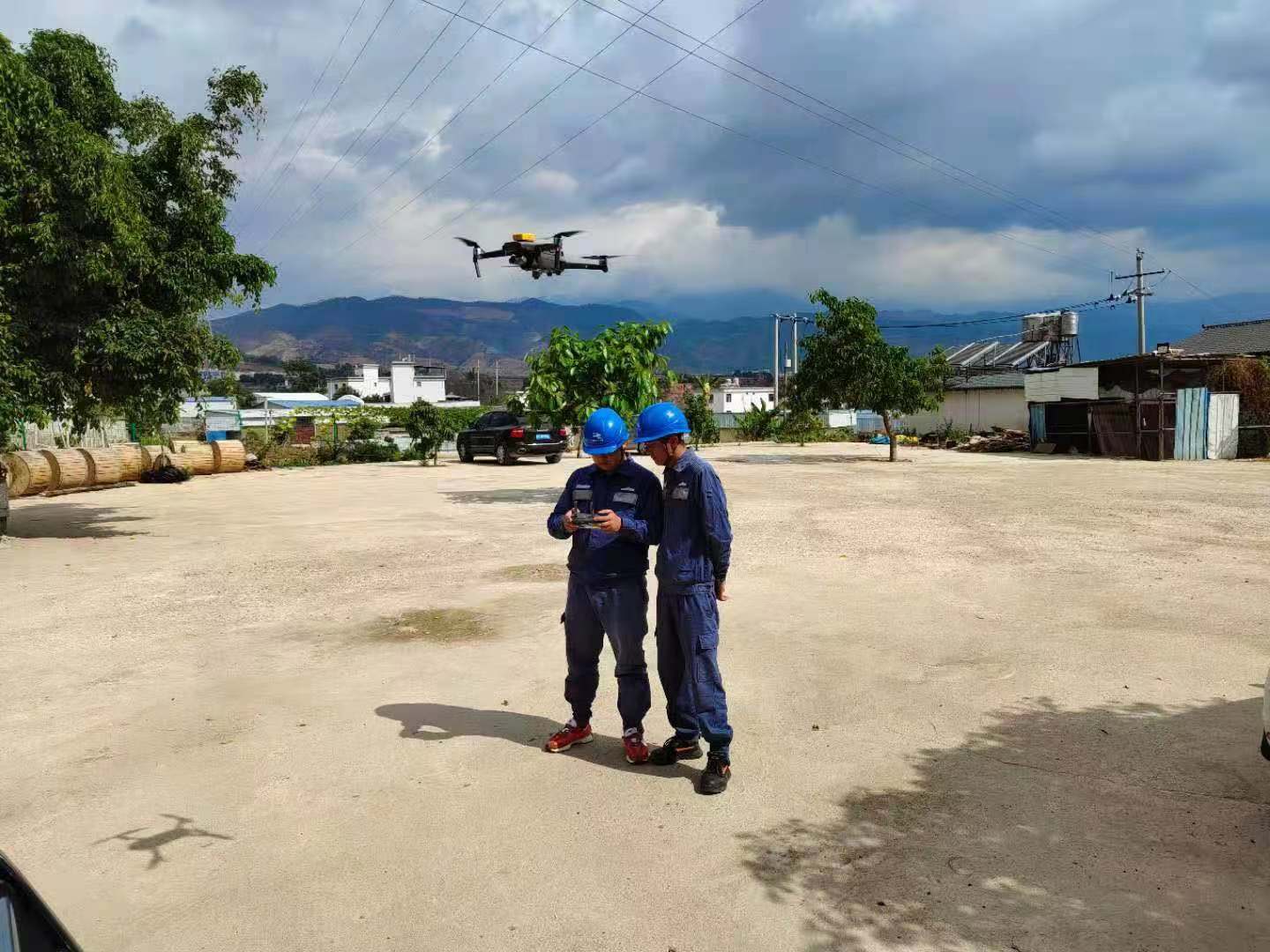 臨滄云縣供電局為建黨百年?！半姟弊o(hù)航
