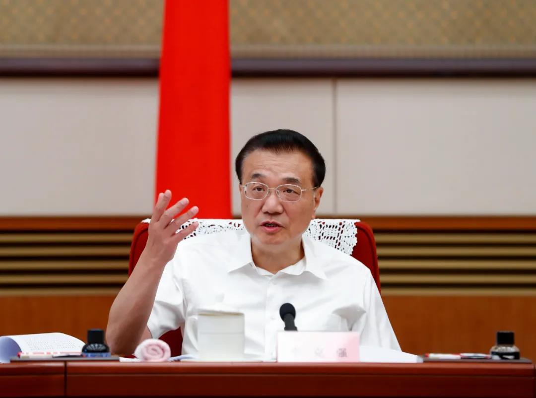 李克強：發(fā)揮西部風(fēng)、光、水電等優(yōu)勢 建大型清潔能源基地