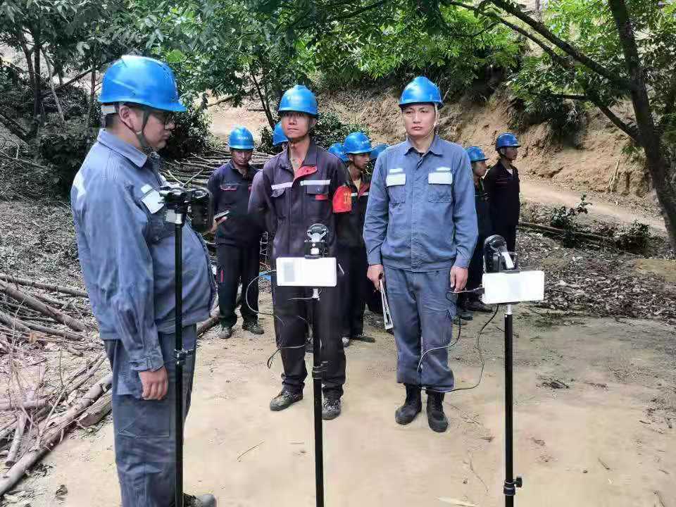 臨滄云縣供電局配電管理三所開展隱患整改，切實(shí)保障用戶用電安全