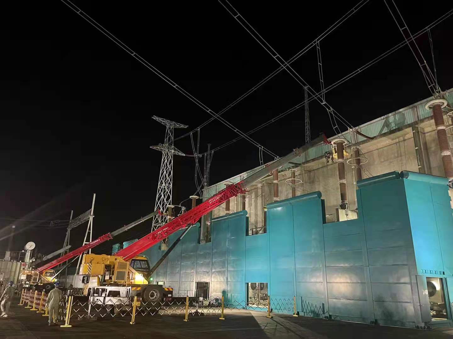 鄂電“鐵軍”：30個(gè)小時(shí)晝夜搶修作業(yè)，守護(hù)西電東送電網(wǎng)大動脈