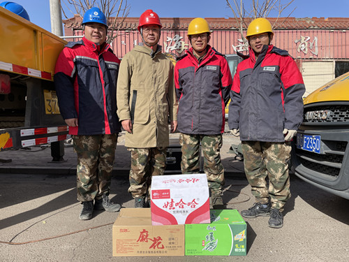 烏海電業(yè)局配電帶電作業(yè)處助力“煤改電”，送溫暖進現(xiàn)場