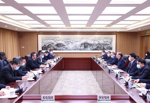 辛保安、張智剛與哈電集團董事長曹志安、總經(jīng)理吳偉章會談