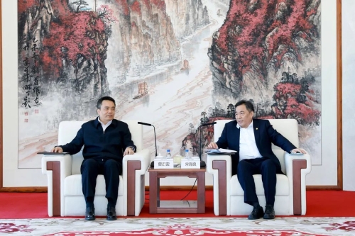 宋海良孫洪水與哈電集團董事長曹志安、總經(jīng)理吳偉章會談