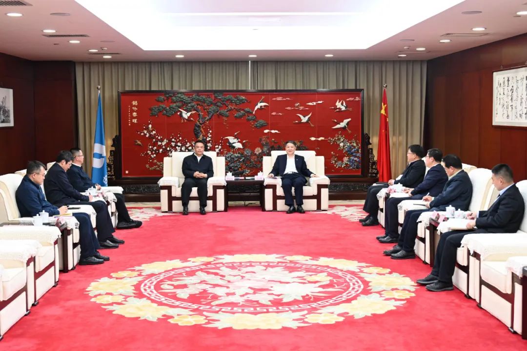 溫樞剛會見哈電集團董事長、黨委書記曹志安