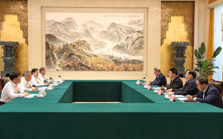 雷鳴山、韓君拜會(huì)湖北省委書記王蒙徽、省長(zhǎng)王忠林