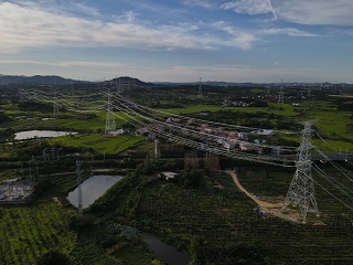 這項工程投產(chǎn)送電，將提高湖北省西電東送通道送電能力