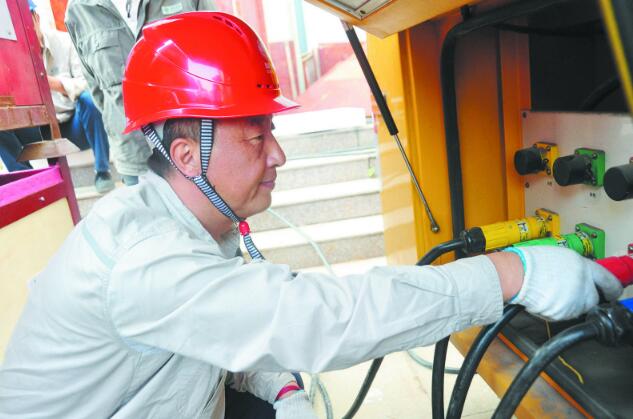 楊忠：善總結優(yōu)服務，讓客戶用好電