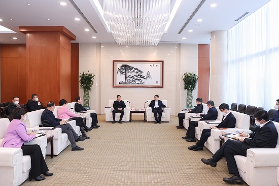 溫樞剛鄧建玲會見鄂爾多斯市委書記李理、市長杜匯良