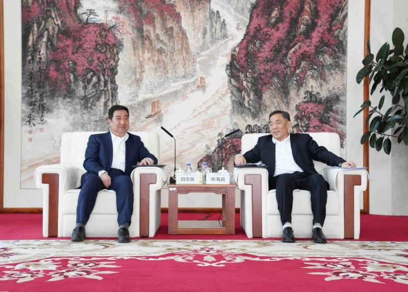 中國(guó)能建黨委書記、董事長(zhǎng)宋海良與中國(guó)電氣裝備黨委書記、董事長(zhǎng)白忠泉會(huì)談