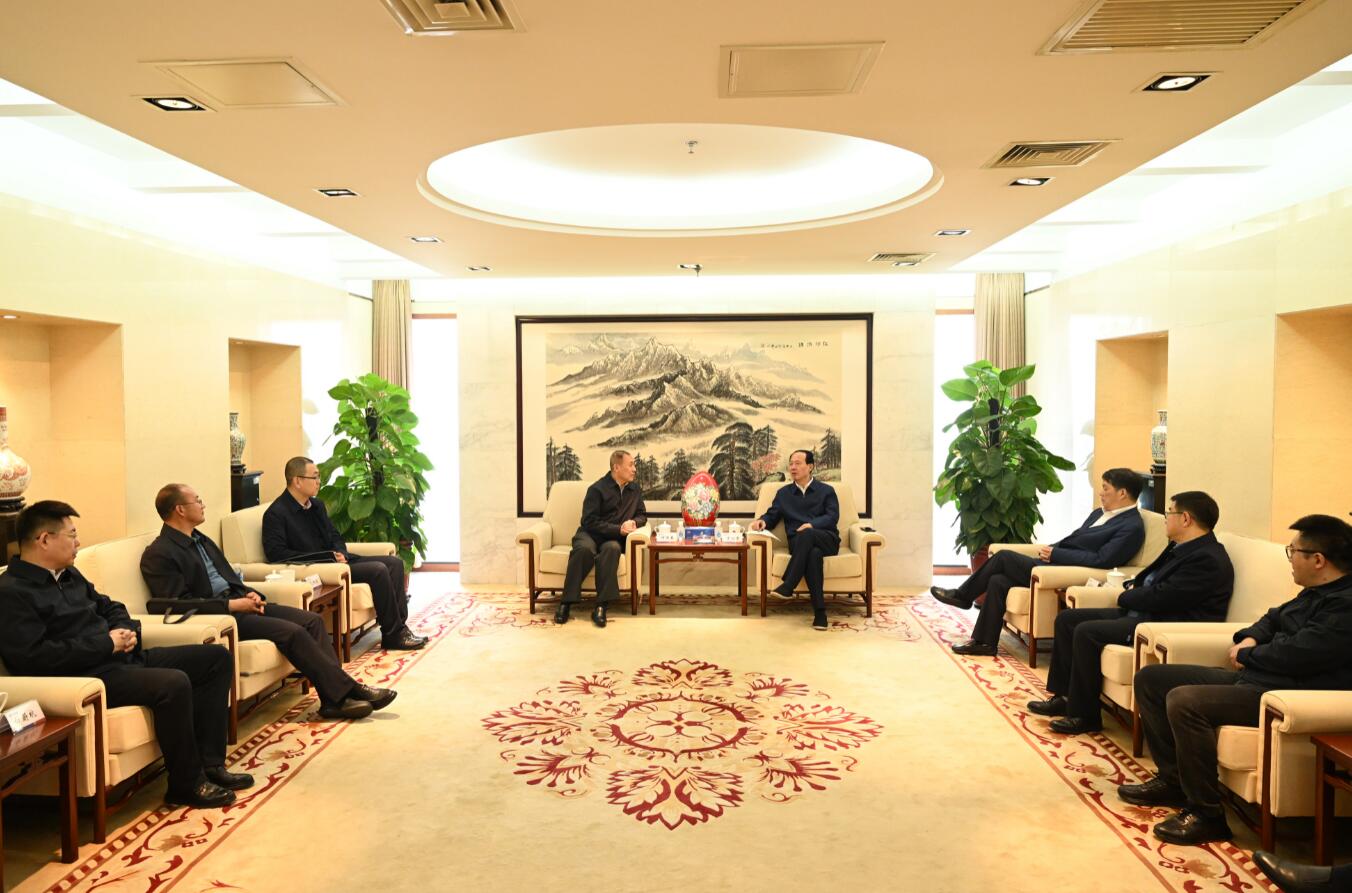 中國(guó)電建黨委書記、董事長(zhǎng)丁焰章會(huì)見(jiàn)內(nèi)蒙古能源集團(tuán)黨委書記、董事長(zhǎng)何雨春