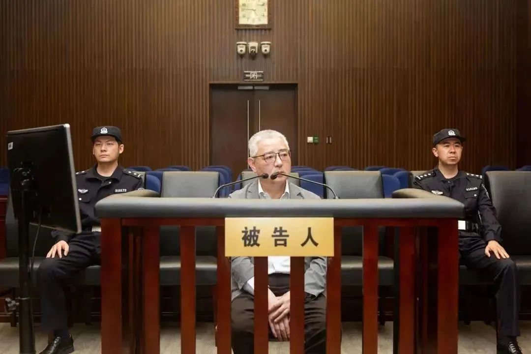 被控受賄1.56億，原上海電氣集團(tuán)股份有限公司總裁、董事長鄭建華受審