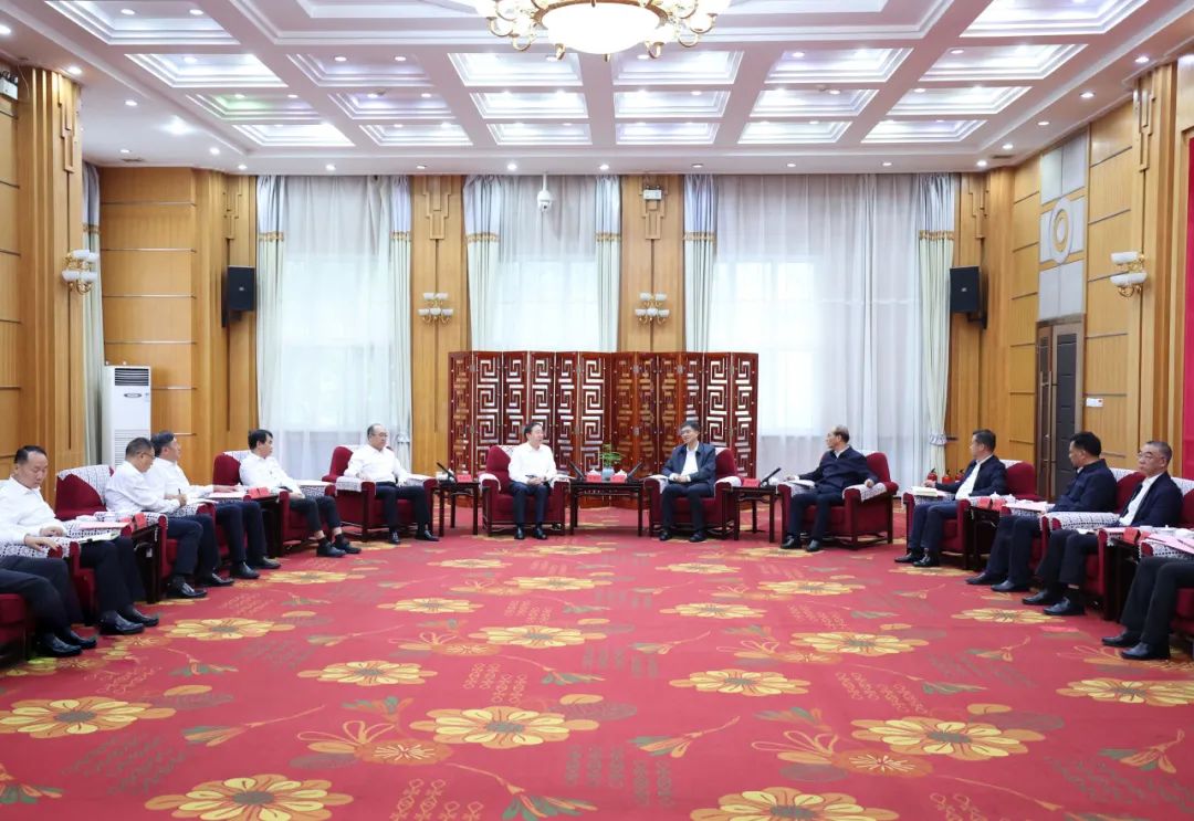 國(guó)家電網(wǎng)公司董事長(zhǎng)、黨組書辛保安會(huì)見青海省委書記陳剛、省長(zhǎng)吳曉軍、省政協(xié)主席公保扎西