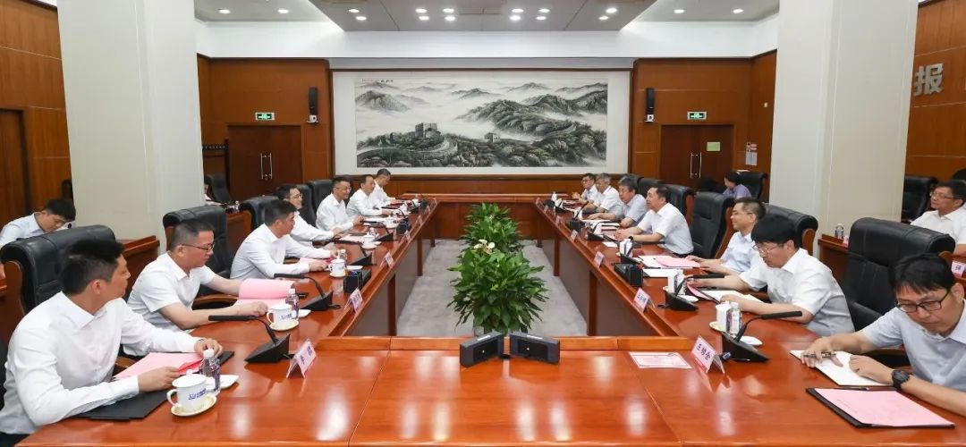 中核集團(tuán)黨組副書記、總經(jīng)理顧軍會見蘇州市委副書記、市長吳慶文一行