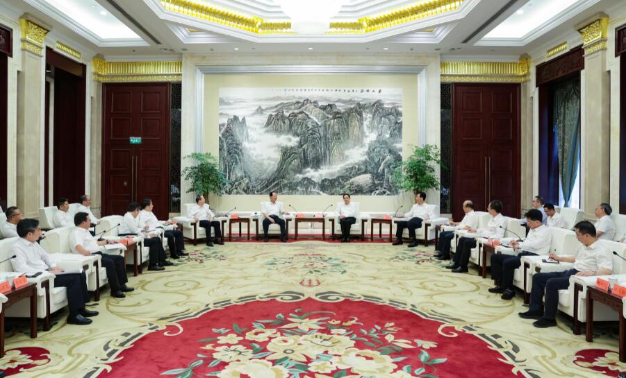 中國(guó)電建黨委書記、董事長(zhǎng)丁焰章拜會(huì)貴州省委書記徐麟、省長(zhǎng)李炳軍