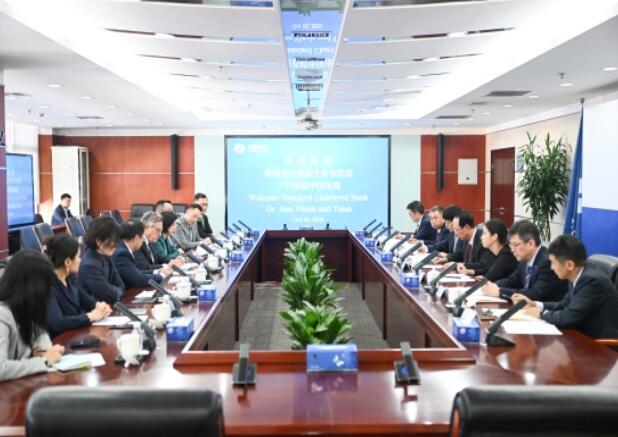 中國電建黨委書記、董事長丁焰章會(huì)見渣打集團(tuán)主席韋浩思