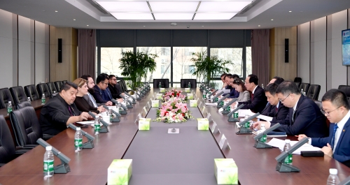 中國電建黨委書記、董事長丁焰章同洪都拉斯國會主席雷東多舉行會談