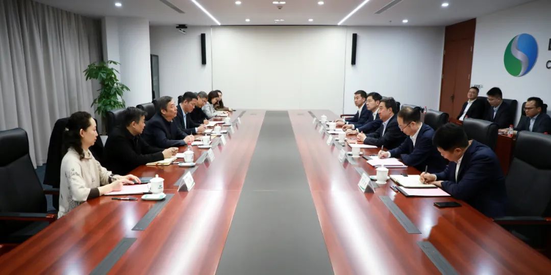 中國(guó)電氣裝備黨委書記、董事長(zhǎng)白忠泉會(huì)見上海市經(jīng)濟(jì)和信息化委員會(huì)副主任戎之勤