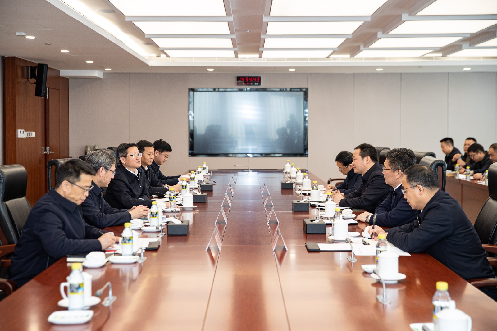 國家能源集團(tuán)公司總經(jīng)理、黨組副書記余兵會見上饒市委書記陳云