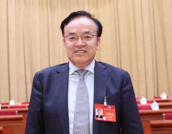 全國(guó)政協(xié)常委張來(lái)斌：系統(tǒng)思維引領(lǐng)能源轉(zhuǎn)型與安全，確保“雙碳”目標(biāo)順利實(shí)現(xiàn)