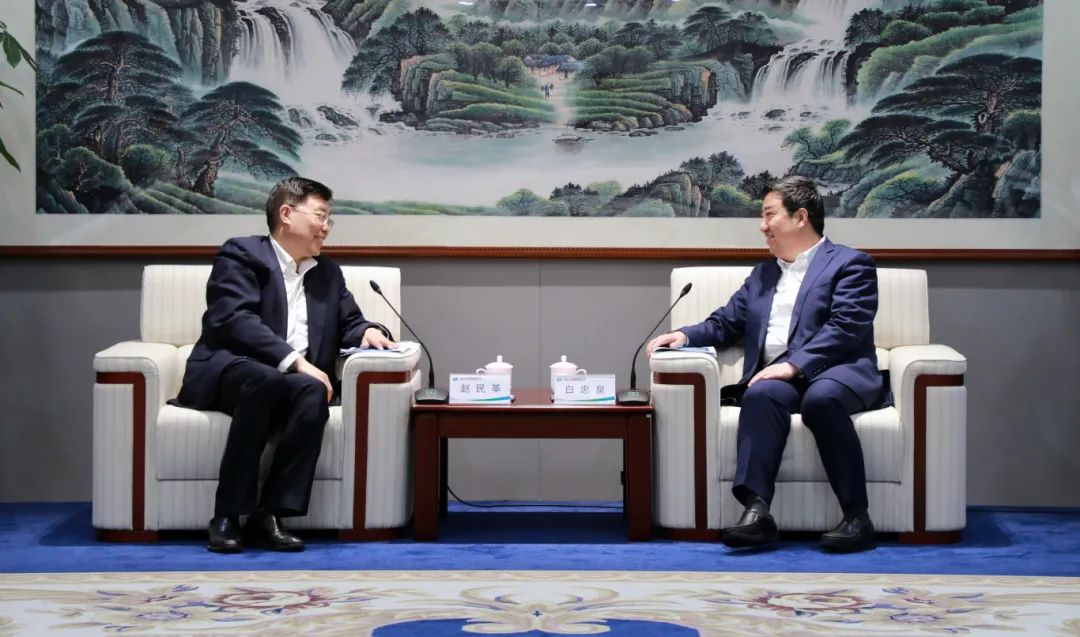 中國(guó)電氣裝備黨委書記、董事長(zhǎng)白忠泉會(huì)見(jiàn)首鋼集團(tuán)黨委書記、董事長(zhǎng)趙民革