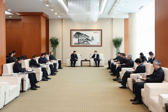 華能集團董事長溫樞剛、總經(jīng)理鄧建玲會見國家電網(wǎng)董事長張智剛