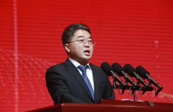 “垃圾大王”嚴(yán)圣軍，拿啥完成近千億投資?