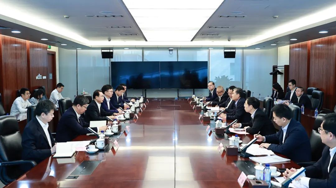 華電集團黨組書記、董事長江毅與中國太平保險集團黨委書記、董事長王思東舉行會談