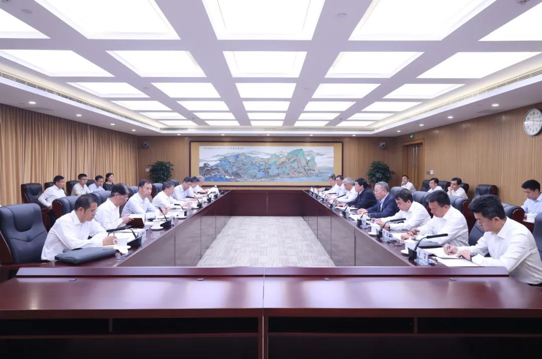 國家能源局黨組書記、局長章建華赴國家電網(wǎng)公司調(diào)研迎峰度夏電力保供工作