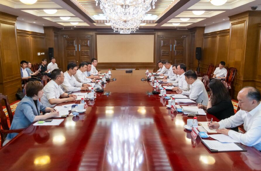 大唐集團總經(jīng)理、黨組副書記張傳江與阜新市委書記胡濤、市長周鵬舉會談