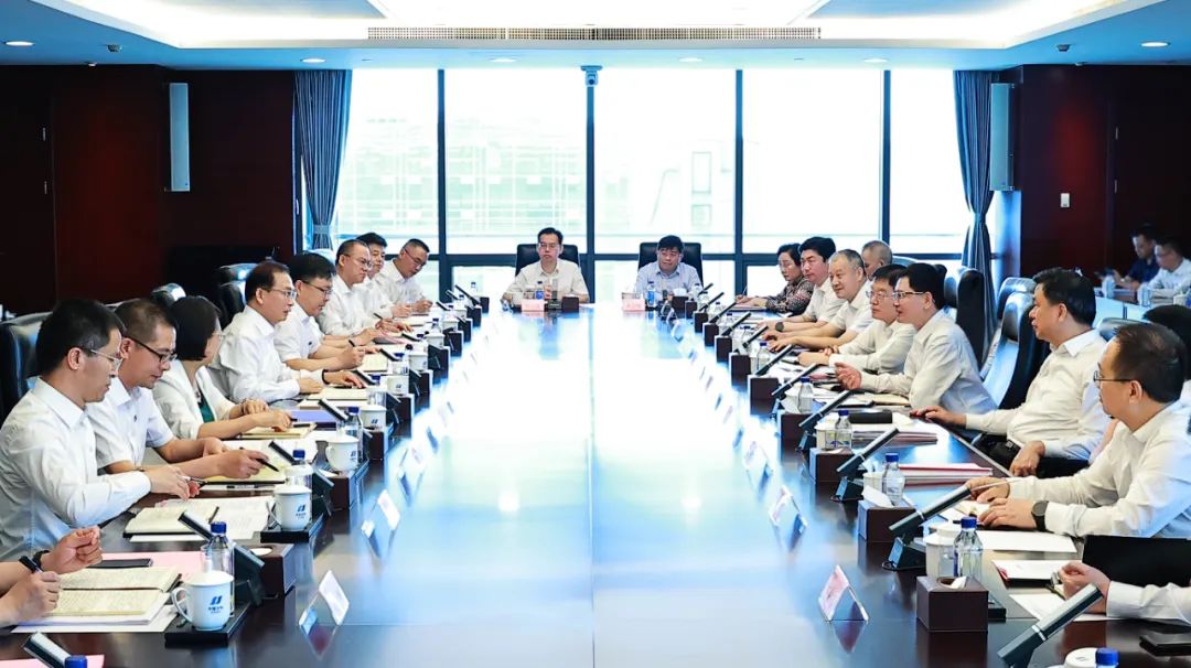 華電集團黨組書記、董事長江毅與廣西壯族自治區(qū)主席藍天立會談