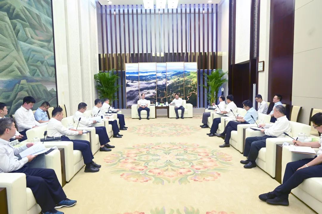 中國(guó)電建黨委書記、董事長(zhǎng)丁焰章與國(guó)家電投黨組書記、董事長(zhǎng)劉明勝會(huì)談