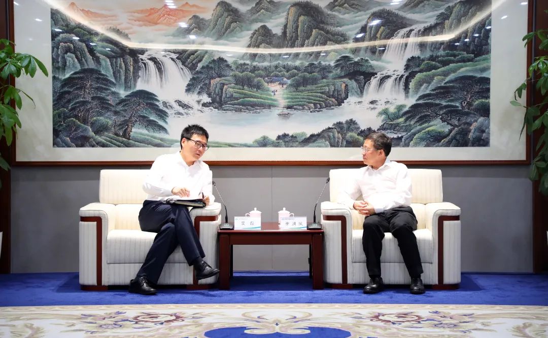 中國電氣裝備黨委書記、董事長李洪鳳會見上海電氣集團黨委書記、董事長吳磊