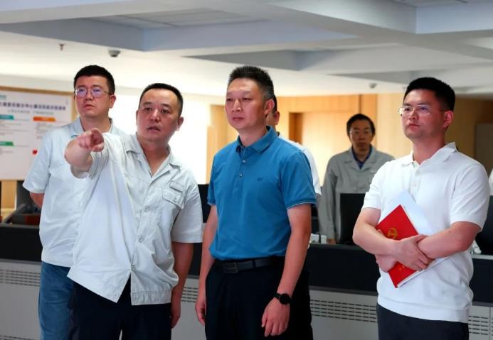 崇州市委副書記、市長饒程赴國網(wǎng)崇州供電公司調(diào)研高溫電力保供工作