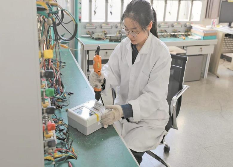 謝超：十年如一日，專和電能表“較真”