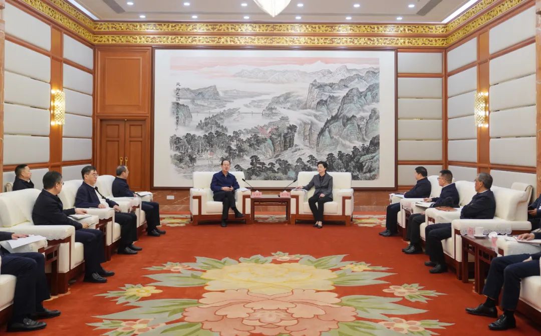 中國電建黨委書記、董事長丁焰章拜會(huì)四川省委副書記、省長施小琳