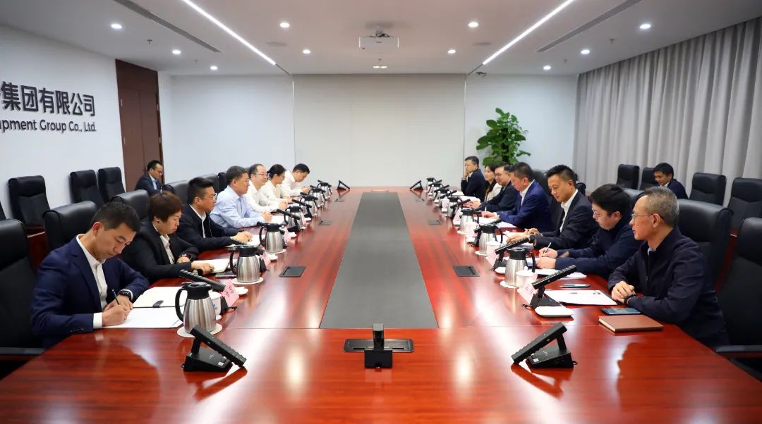 中國電氣裝備黨委書記、董事長李洪鳳會(huì)見上海市國資委黨委書記、主任賀青