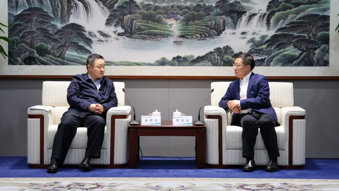 中國電氣裝備黨委書記、董事長李洪鳳會(huì)見中國國新黨委書記、董事長徐思偉