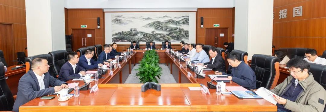 中核集團(tuán)會見特變電工黨委委員、總裁黃漢杰一行