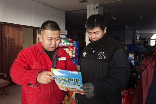 內(nèi)蒙古電力集團烏海千里山供電公司蒙電愛心光明行，用電無憂進社區(qū)