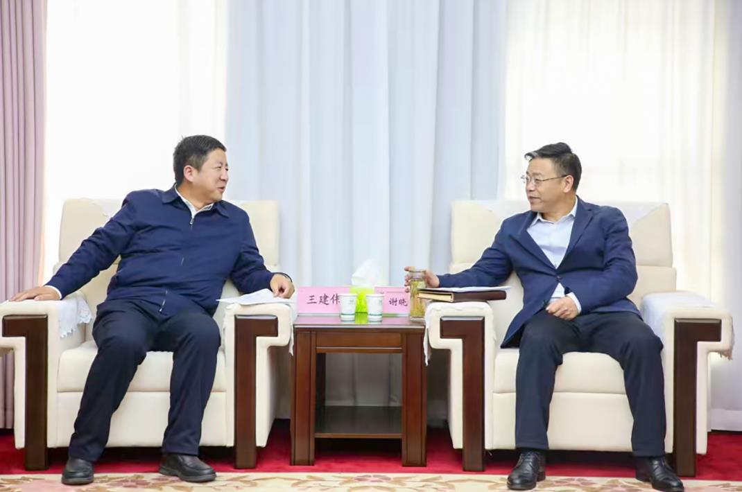 大唐甘肅公司黨委書記、董事長王建偉與甘肅能化集團黨委書記、董事長謝曉鋒會談