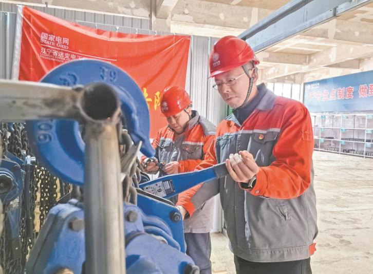 李俊鵬：走南闖北建電網(wǎng)，施工細(xì)節(jié)見真章