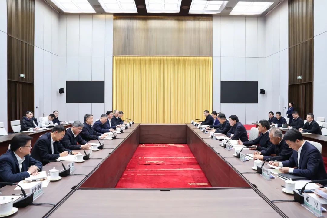 溫樞剛張文峰與國(guó)家電網(wǎng)董事長(zhǎng)張智剛、總經(jīng)理龐驍剛會(huì)談