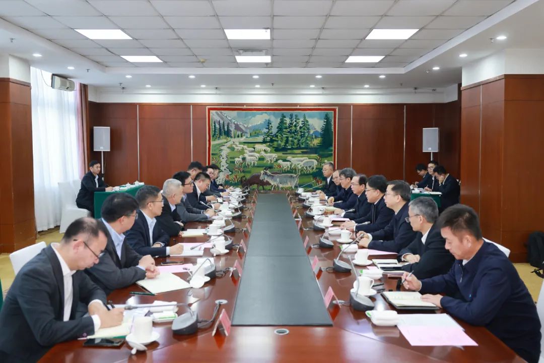 華電集團(tuán)黨組書記、董事長(zhǎng)江毅與上海電氣黨委書記、董事長(zhǎng)吳磊舉行會(huì)談